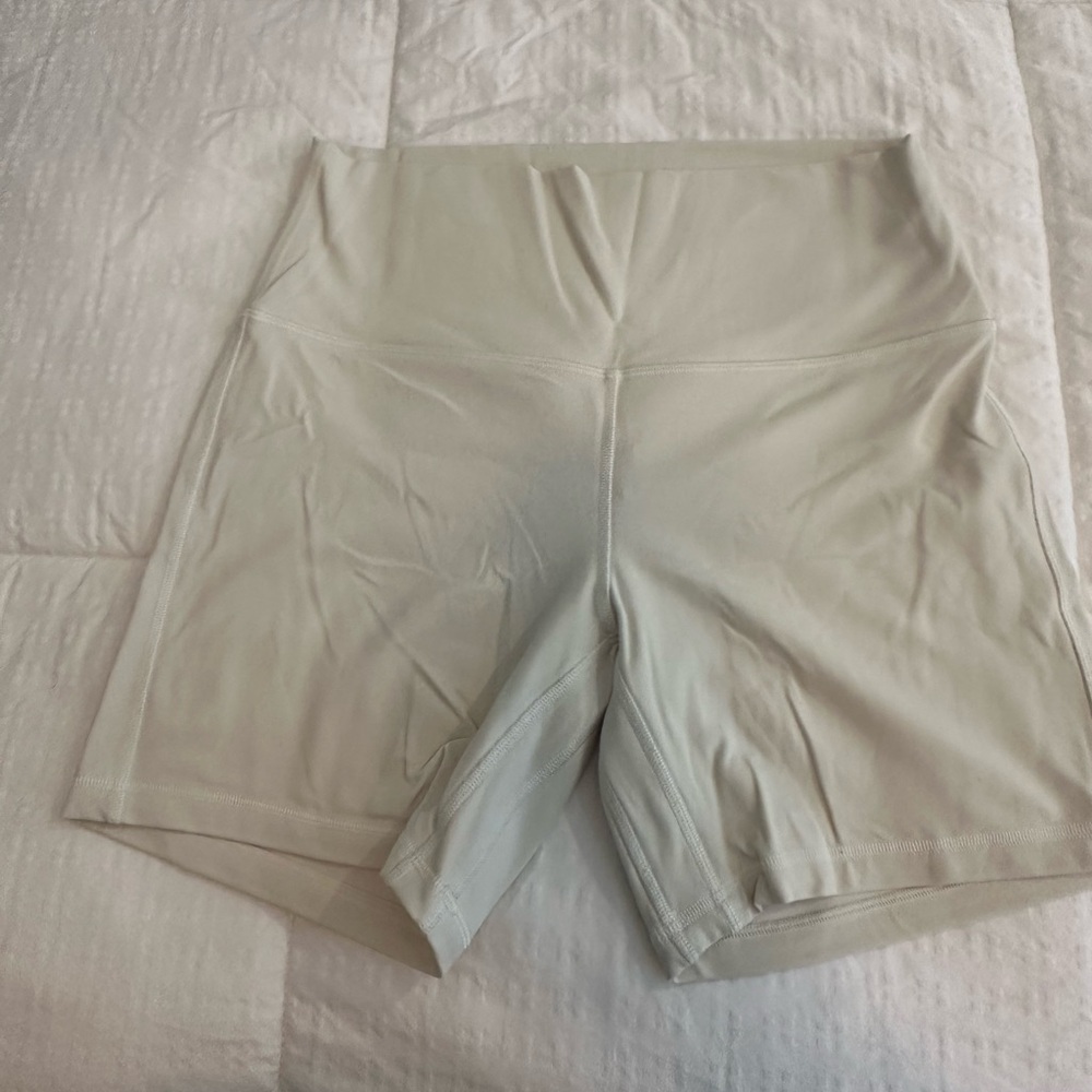 NWOT lululemon high rise align shorts size 10